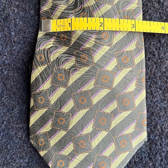 Giorgio Armani Neck Tie - Picture 3 of 5